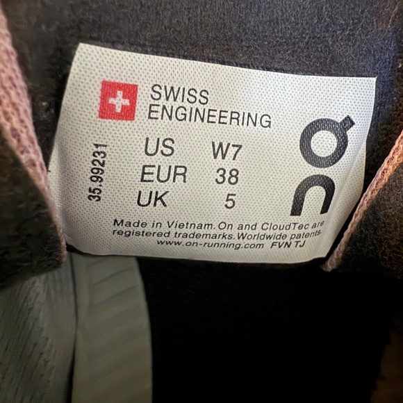 On Cloudflow Running Shoe Mulberry/Mineral Size 7 - Picture 8 of 8